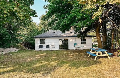 Ashfield-Colborne-Wawanosh Cottage | Amberley Beach lakefront cottage