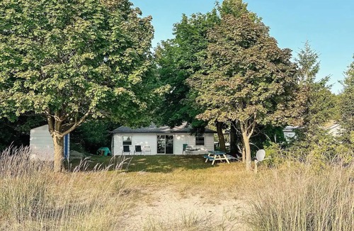 Ashfield-Colborne-Wawanosh Cottage | Amberley Beach lakefront cottage