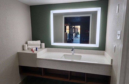 Longview Hotel | Americas Best Value Inn Longview
