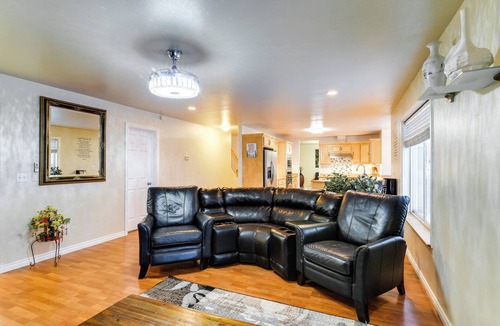 Bayshore - Klatt Cottage | Anchorage Home ~ 8 Mi to Downtown!