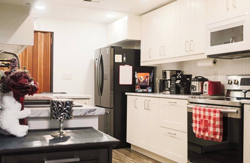 West Deane Park Apartment | Apartment High End 6 people Apartment Etobicoke
