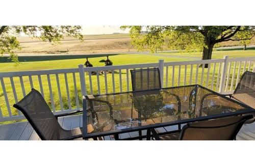 Eldorado House | Apple Corners Quiet Country Guesthouse - 15 min drive from Decorah.