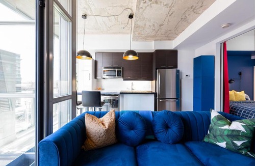 Beaconsfield Village Apartment | Applewood Suites - Modern Condo, Queen West