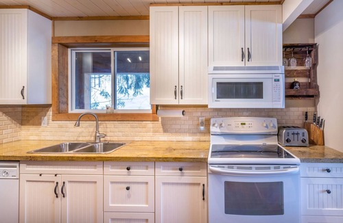 Eagle Lake Ski Chalet | *Apres Chalet*- Ski, Bike or Hike in & out