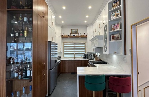 Laval House | Aqua Luxe Residence Laval