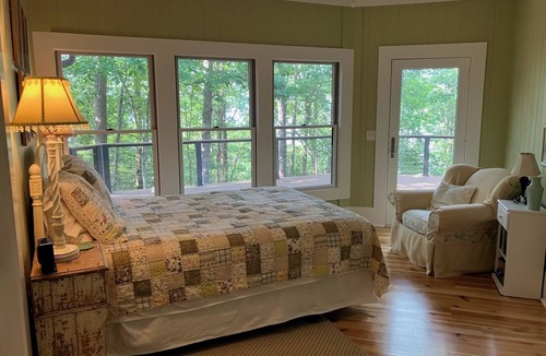 Quitman House | Arkansas Lakefront Hideaway