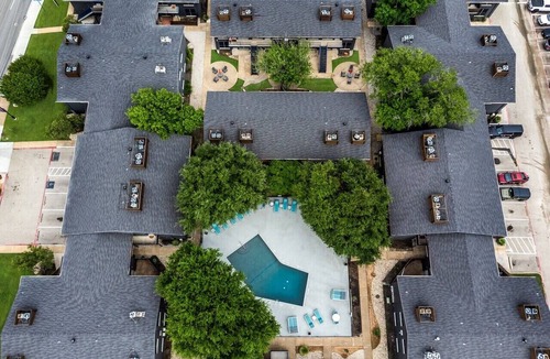 Central Arlington Apartment | Arlington 2BR | AT&T, Globe Life, 6 Flags, Parking