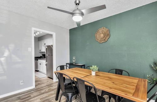 Central Arlington Apartment | Arlington 2BR | AT&T, Globe Life, 6 Flags, Parking