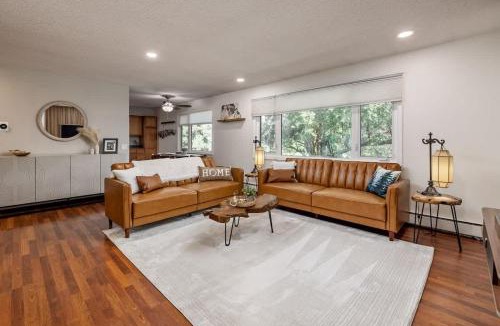 Downtown Anchorage Apartment | Artistic downtown 2br king bed