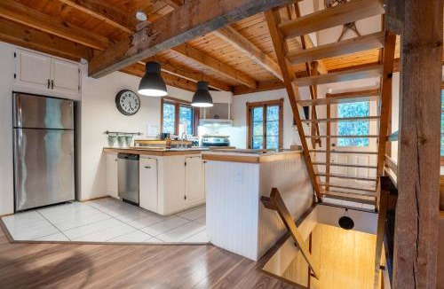 Sainte-Melanie Ski Chalet | Au Chic Chalet des Chutes Chic Chalet