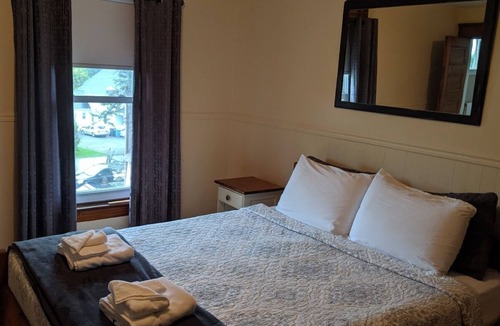 Ayers Cliff Hotel | Auberge Ayers Cliff