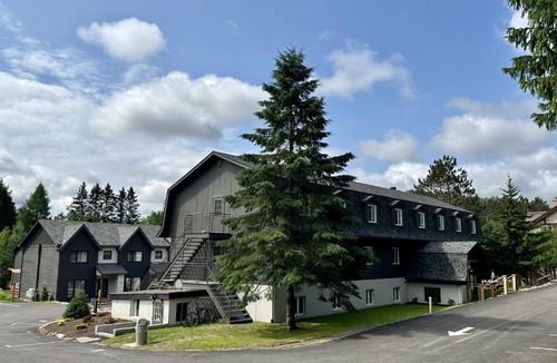 Mont-Tremblant Hostel | Auberge Manitonga