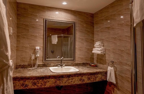 Longue-Pointe Hotel | Auberge Royal Versailles