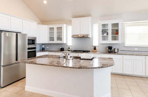 Aubrey House | Aubrey 5BR Group Stay - Yard Garage & Fireplace