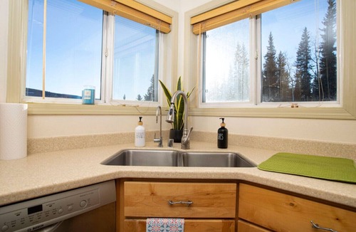 Fairbanks House | Aurora Viewpoint Manor 7b4b with Panoramic Views
