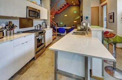Dawson House | Austin Urban SoCo Modern Seconds frm Everything! Super host on Air B&B