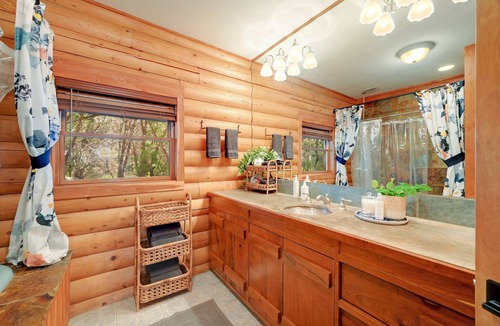 Georgetown House | Authentic Log Cabin Experience