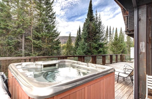 Lac Superieur Village Cottage | Authentic Log Home #053