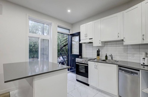 Cote-Des-Neiges—Notre-Dame-De-Grace Apartment | Authentic Stay in the City Heart