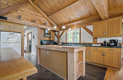 Lac Superieur Village Ski Chalet | Authentik chalet - Hot tub, Kayaks and lake superior access/#301372