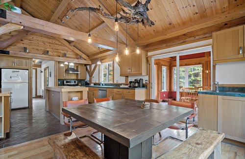 Lac Superieur Village Ski Chalet | Authentik chalet - Hot tub, Kayaks and lake superior access/#301372