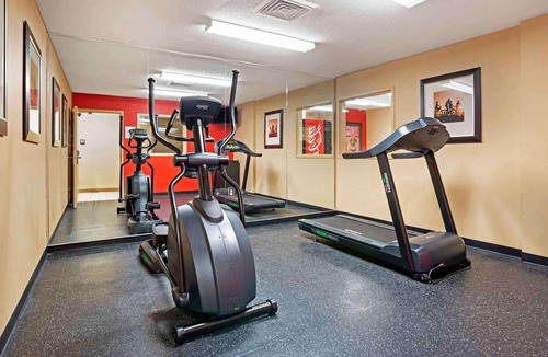 Mendenhall Valley Hotel | Aviator Suites Hotel Juneau 2 Queen Studio
