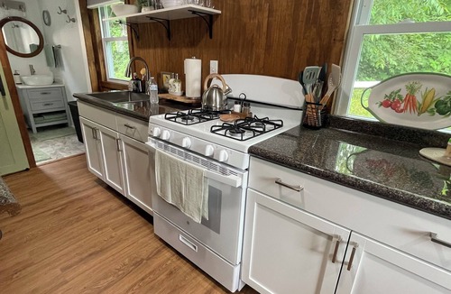 Painted Post Cabin | Ayers’ Acres ~ cabin 3, charming cabin for 2 near Corning-Watkins Glen NY.