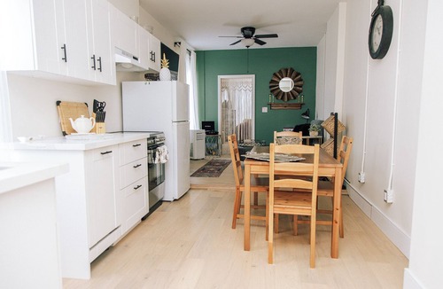 Brockton Village Hotel | B Hotel