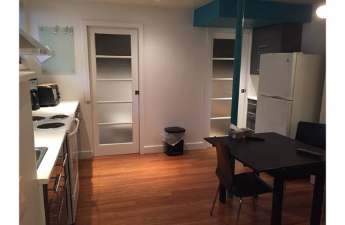 La Petite-Patrie Apartment | Bachelor Pad Metro Rosemont
