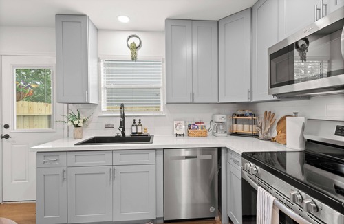 College Park House | Backyard Bliss Bungalow w/Pergola Fast WiFi Near Waterway