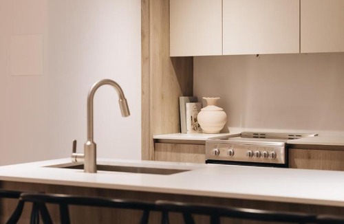 Chinatown Apartment | Bakan- Quartier des Congres, Convention District