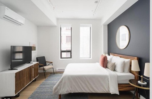 Chinatown Apartment | Bakan- Quartier des Congres, Convention District