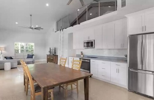 Seven Points House | Barndo at the Lake