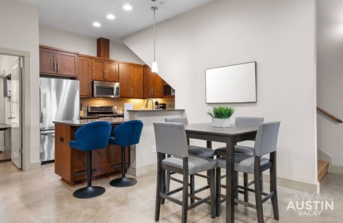 Galindo Villa | Barton Springs & SoCo Ease Bright Family Home w Yard, Garage & Workspace