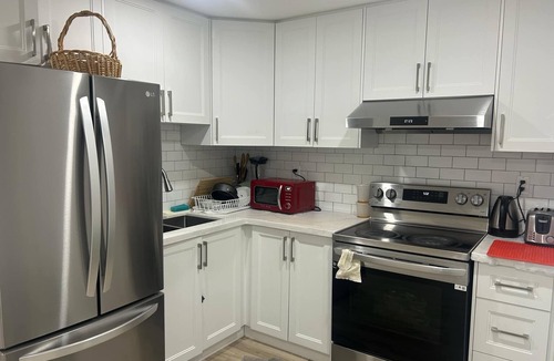 Thorold House | Basement Bedroom 1 with washroom, Thorold, ON