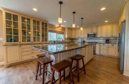 Coffeyville House | Bay Beauty