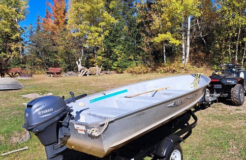 Shining Tree Cottage | Bay Wolf Camp is in Shining Tree, Ontario. Email or call us for more details.