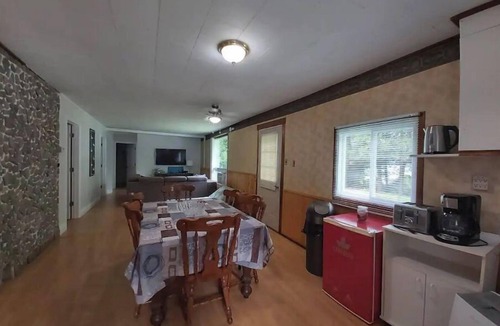 Hope Bay House | Bayfront Rustic Cottage | 4Br + Pet Friendly