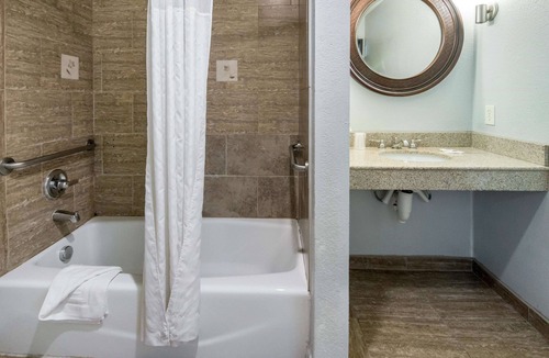 Mineral Wells Hotel | Baymont by Wyndham Mineral Wells