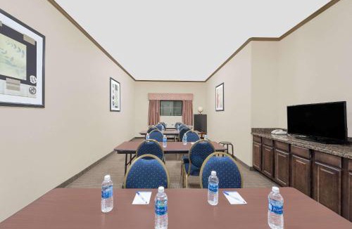 Ira Hotel | Baymont by Wyndham Snyder