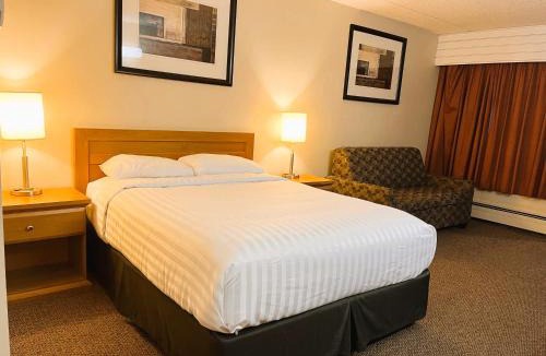 Peace River Hotel | BCMInns - Peace River