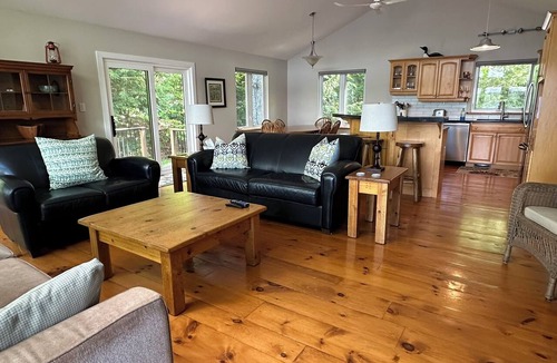 Algonquin Highlands Cottage | Beach Bay Cottage - Halls Lake. Private Shallow Sandy Beach