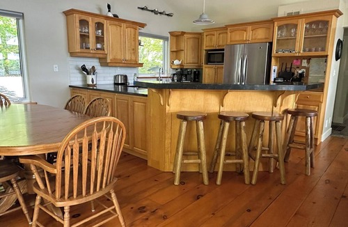 Algonquin Highlands Cottage | Beach Bay Cottage - Halls Lake. Private Shallow Sandy Beach