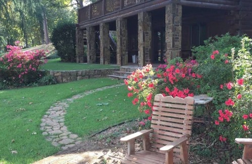 Piney Cabin | Beach Haven Hideaway- Luxury Log Cabin on Lake- Sleeps 12 with boat dock & ramp