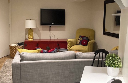 The Beach Triangle Apartment | Beaches - Fresh and cozy guest suite in great location