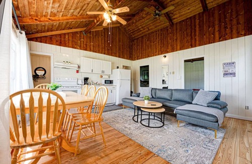 Magnetawan Cabin | Beachfront Cottage #2- Maijac Resort & Marina