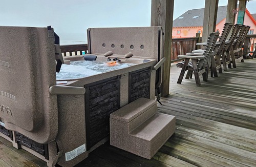 Port Bolivar House | BEACHFRONT with DECK Hot Tub and View and Cargo Lift Sleeps 14