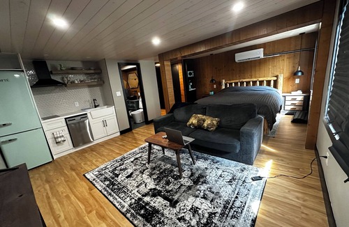 Beamsville Hotel | Beamsville Rustic Modern Suites