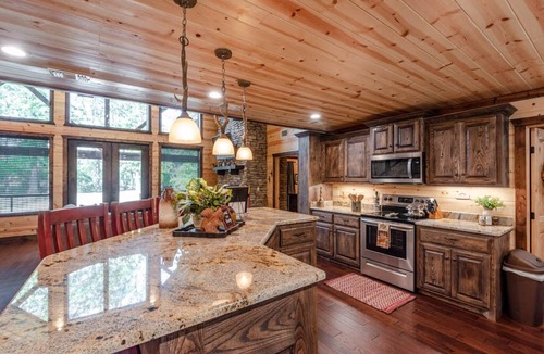 Hochatown Cabin | BEAR BOTTOM LODGE: Luxury Woodland Retreat with Theater, Game Loft and Outdoor