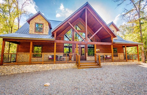 Hochatown Cabin | BEAR BOTTOM LODGE: Luxury Woodland Retreat with Theater, Game Loft and Outdoor